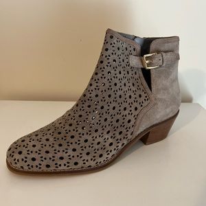 COLE HAAN Willette Suede Bootie, Side Zip, Excellent New Condition, Size…
